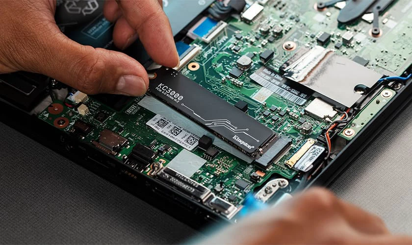 cách lắp SSD cho laptop - Hình 4