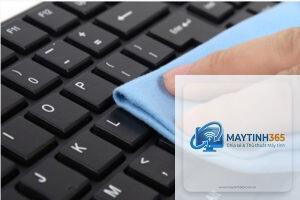 cách vệ sinh bàn phím laptop