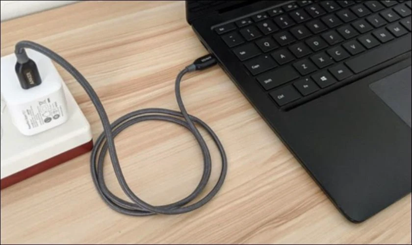 laptop sạc pin chập chờn lúc vào lúc không - Hình 1