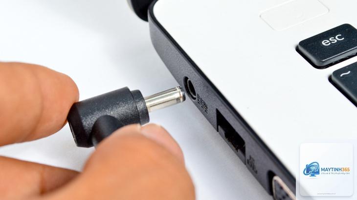 laptop sạc pin nhưng không vào điện - Hình 4